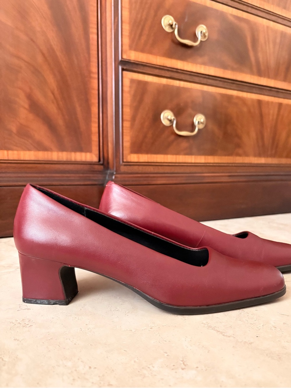 AEROSOLES Oxblood Red Squared Toe Block Heeled Leather Pump | Size 8.5